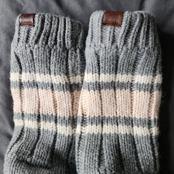 NWOT ✅️ Fur Lined Sock Slippers with Tread/ Grip - Picture 6 of 7